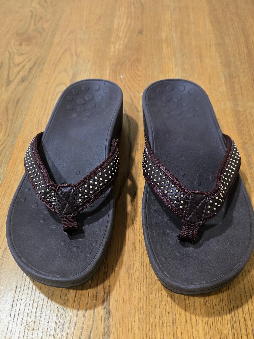 Vionic Kehoe Brown/Burgandy Beaded Flip Flop Sandals - Size 9
